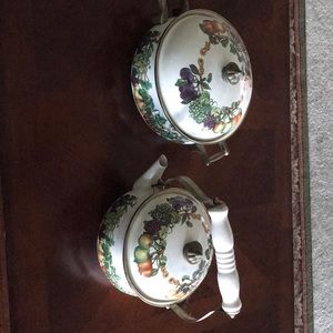 Vintage Tea Kettle and Casserole Dish